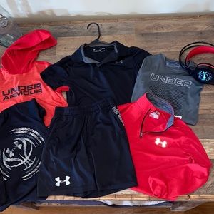 SOLD ❌❌❌Under Armour Boys short and tops Lot- Small
